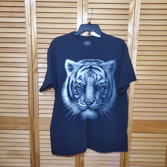 Tiger 🐅 tshirt - Picture 2 of 4